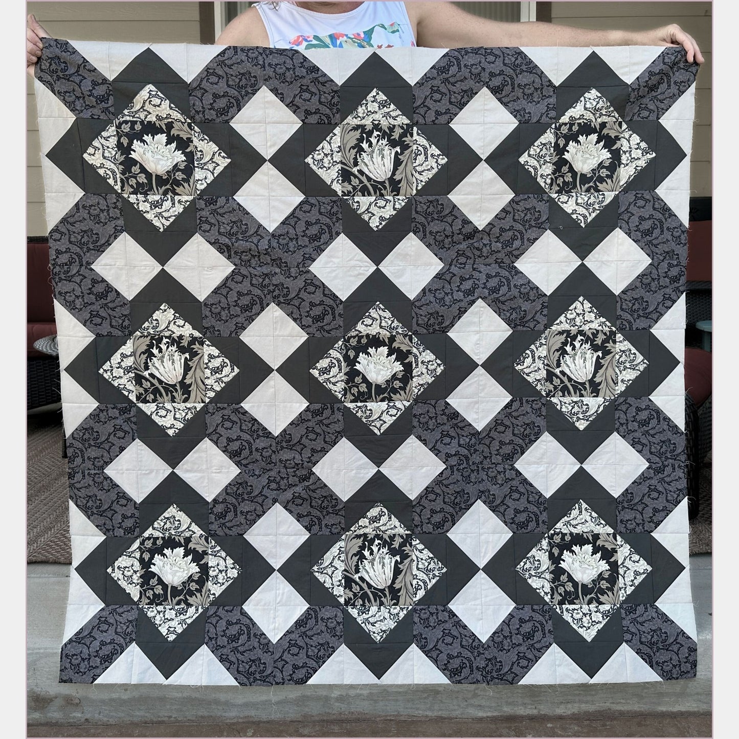 Photo image of a sample quilt top created by Leslie