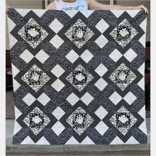 Photo image of a sample quilt top created by Leslie
